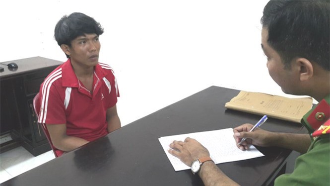 Thanh niên ngáo đá chặn đường cướp SH khi đi cùng bạn gái