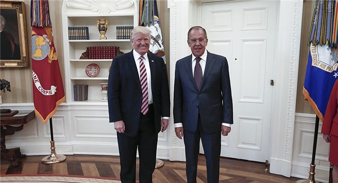 Trump nói gì với Lavrov về cựu giám đốc FBI?
