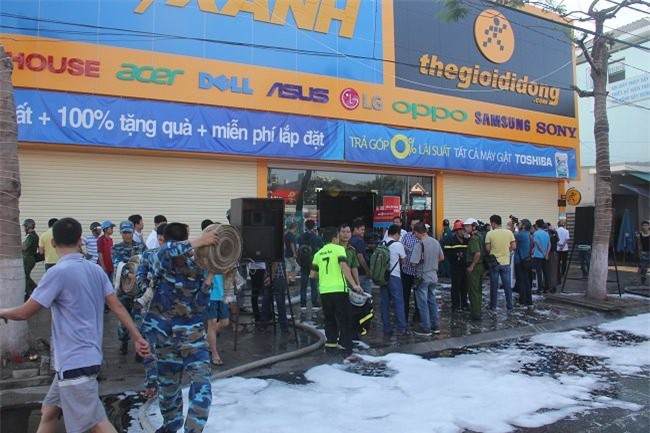 Đà Nẵng: Cháy dữ dội ở siêu thị Điện Máy Xanh 