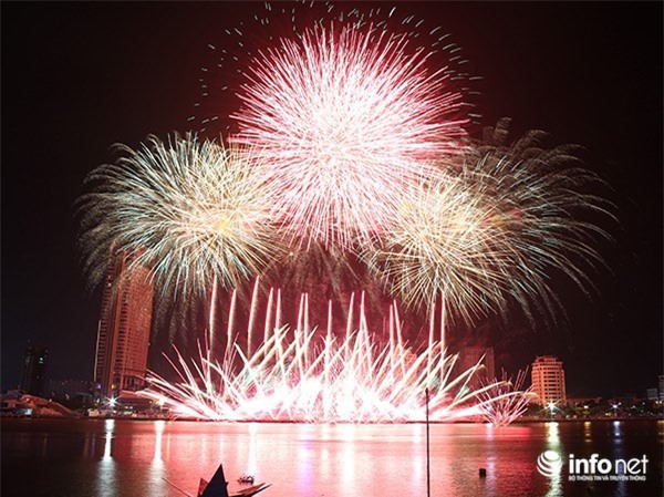 DIFF 2017: Đẹp mê hồn màn pháo hoa của Nhật Bản, Thụy Sĩ