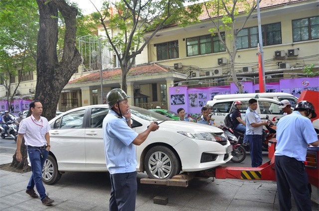  Xử phạt lấn chiếm vỉa hè: Quận 1 nói gì về việc tạm dừng?