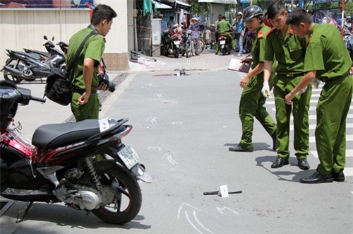 Ẩu đả kinh hoàng giữa phố Sài Gòn, 2 người trọng thương