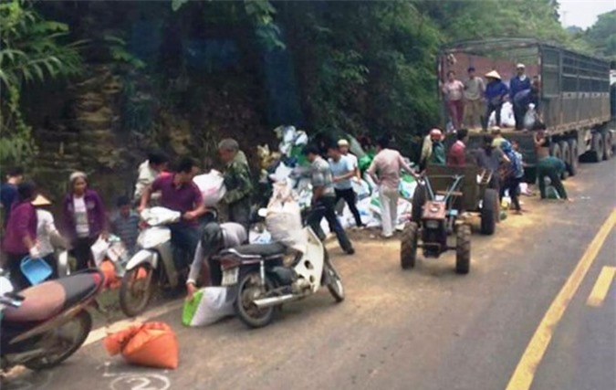 Hãi hùng lời kể vụ "hôi của" sau tai nạn chết người ở Hòa Bình