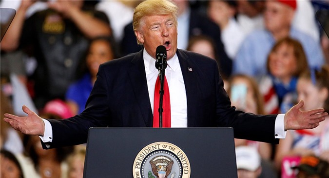 Ông Trump bị chỉ trích khi thân thiết với Nga và Putin