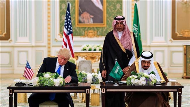 Trump ký hợp đồng vũ khí trăm tỷ với Ả Rập Saudi, Israel phát hoảng