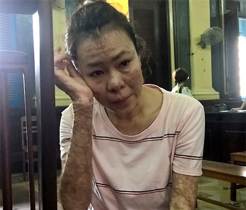 Cô gái chốt cửa, đốt người yêu kém tuổi ở Sài Gòn