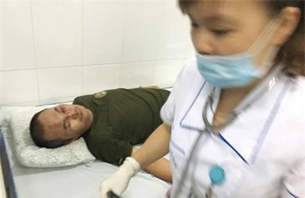 Côn đồ đánh người tàn nhẫn ở khu đô thị Linh Đàm