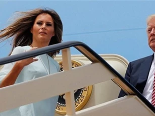 Trump bị vợ từ chối nắm tay trên thảm đỏ trong chuyến thăm Israel