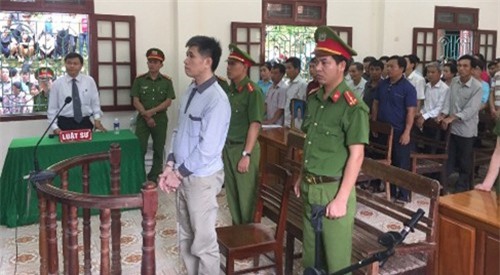 Trưởng công an xã giết cô giáo rồi giấu xác ở bãi rác