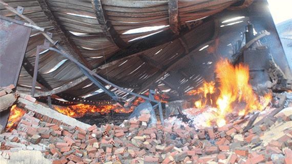 Biển lửa thiêu rụi công ty gỗ cả nghìn mét vuông ở Đồng Nai