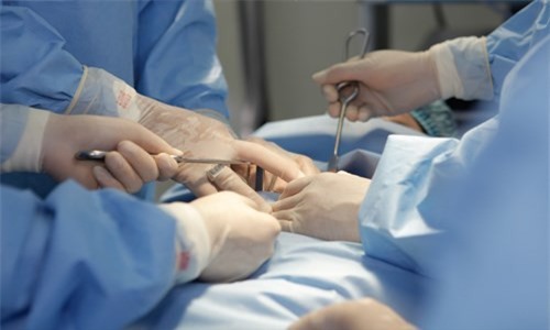 Bộ Y tế vào cuộc vụ chi 13000 USD nâng ngực bị biến chứng