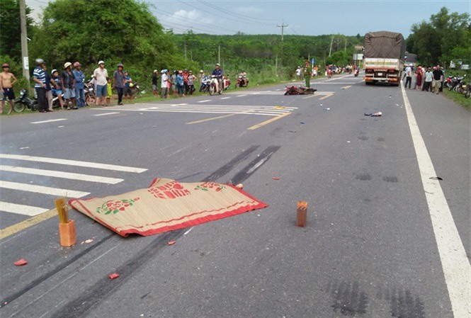 Bị xe tải cán qua người, người đàn ông chết thảm