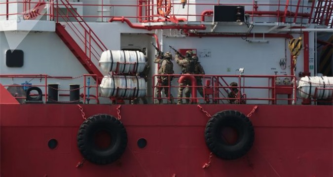 Đặc nhiệm Nga tập trận ở Crimea, đáp trả thách thức từ Ukraine