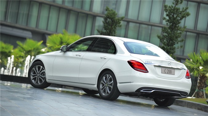 Mua xe Mercedes-Benz tiền tỷ, khách hàng bị đại lý "xù nợ" bộ lọc dầu?