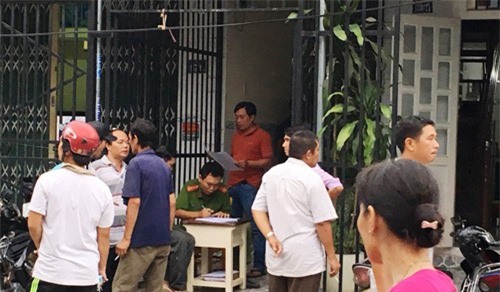 Vợ ngã gục khi thấy chồng tử vong trong phòng trọ