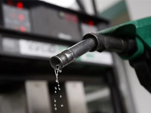 Giá dầu lao dốc sau khi OPEC gia hạn cắt giảm sản lượng