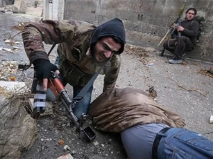 Quân đội Syria tiến vào Đông Homs, IS đồng loạt rút