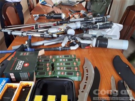 Bắt hai đối tượng liều lĩnh sản xuất súng tại nhà