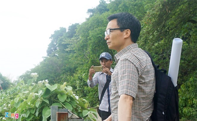 Phó Thủ tướng Vũ Đức Đam đeo balô thị sát bán đảo Sơn Trà
