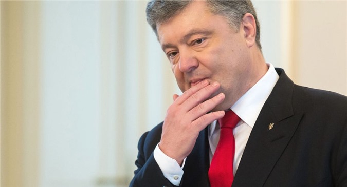 Poroshenko phàn nàn về "vòi bạch tuộc của Điện Kremlin"