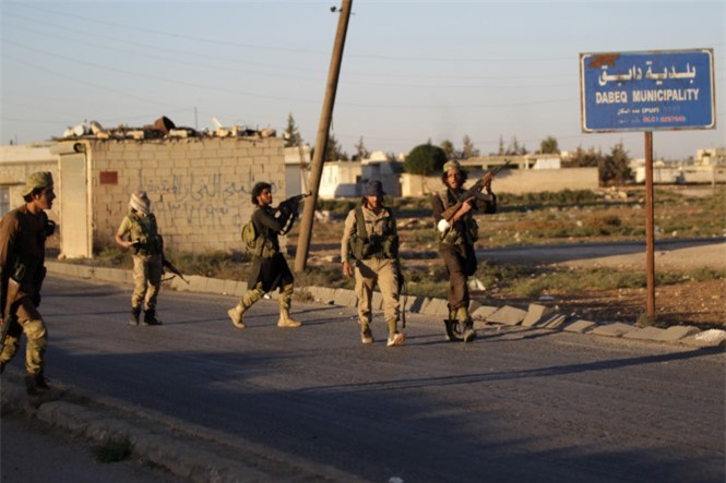 Quân đội Nga tại Syria "ra tay" chặn IS rút khỏi Raqqa tới Palmyra