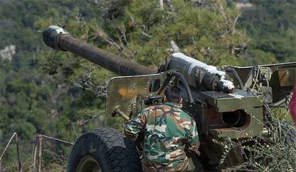 Quân đội Syria dội hỏa lực vào tuyến phòng thủ của IS ở Deir Ezzur