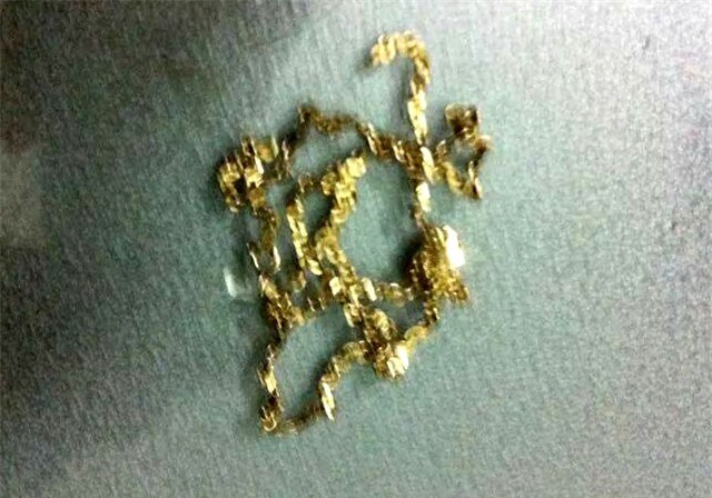 Thanh niên táo tợn cướp dây chuyền vàng giữa phố