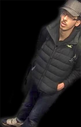 Hình ảnh nghi phạm trước khi gây ra vụ nổ bom ở Manchester, Anh