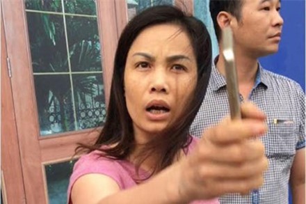 Xác định danh tính người phụ nữ lăng mạ CSGT