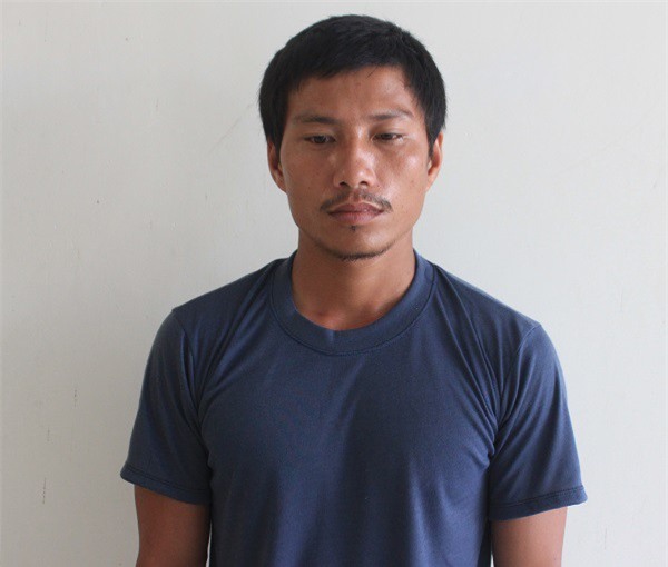 Cướp điện thoại giữa phố rồi mang về tặng vợ