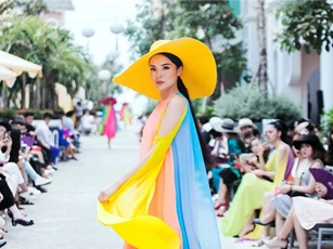 Hoa hậu Kỳ Duyên ấn tượng trong show của Đỗ Mạnh Cường