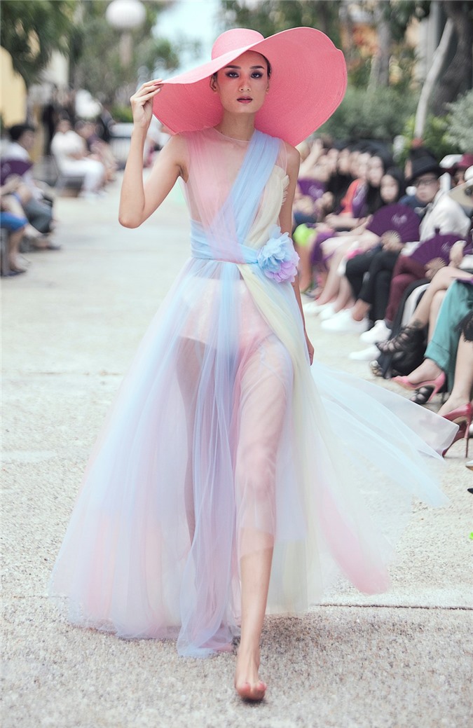 Lê Thúy rực rỡ trong show của Đỗ Mạnh Cường