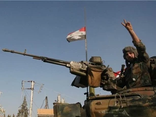 Pháo binh quân đội Syria dội hỏa lực vào chiến trường khốc liệt Deir Ezzur