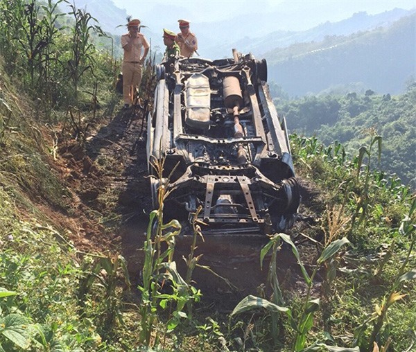 Tiết lộ nguyên nhân ô tô lao xuống vực bốc cháy ở Lào Cai
