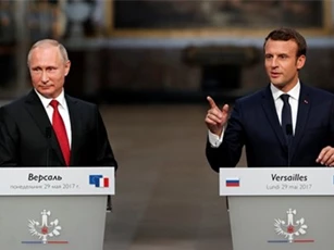 Gặp Putin, Macron thẳng thừng chê trách truyền thông Nga
