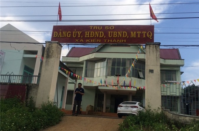 Thêm dấu 'sắc' vào bằng cấp 3, chủ tịch xã bị cách chức