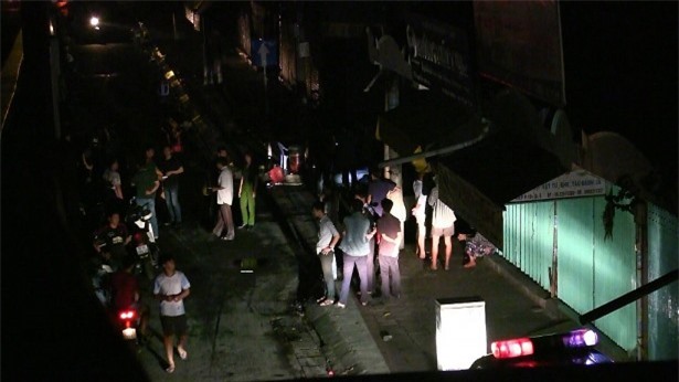 Chứng kiến đôi tình nhân cãi nhau, bé trai bị đâm chết