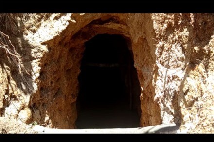 "Đánh sập" bãi khai thác vàng trái phép ở Gia Lai