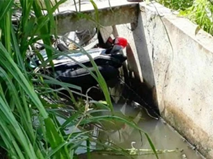 Hoảng hồn phát hiện thi thể 2 vợ chồng dưới mương nước
