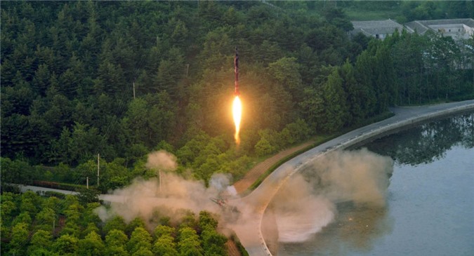 Triều Tiên sẵn sàng phóng tên lửa mới “vào bất kỳ lúc nào, ở bất kỳ nơi đâu”