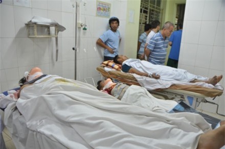 Vận thăng rơi tự do, 7 người bị thương nhập viện