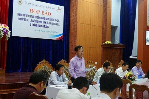 Nữ kế toán làm giả quyết định của tỉnh rồi đưa đi công chứng