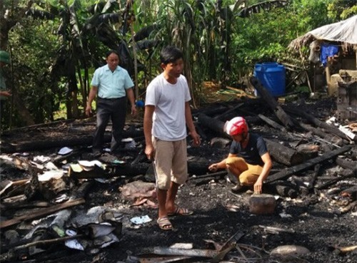 Sét đánh cháy rụi nhà dân, mẹ chồng và con dâu thoát chết