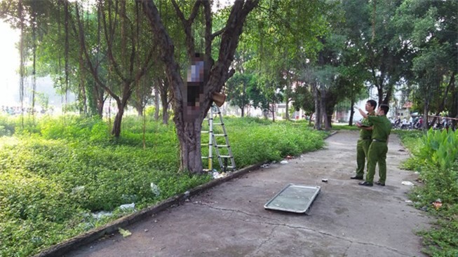 Thi thể người đàn ông treo cổ tử vong trong công viên