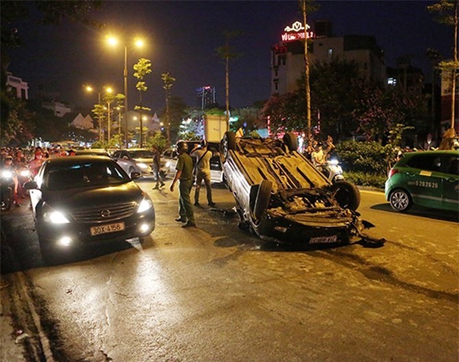 Thông tin mới nhất ô tô gây tai nạn liên hoàn ở Hà Nội