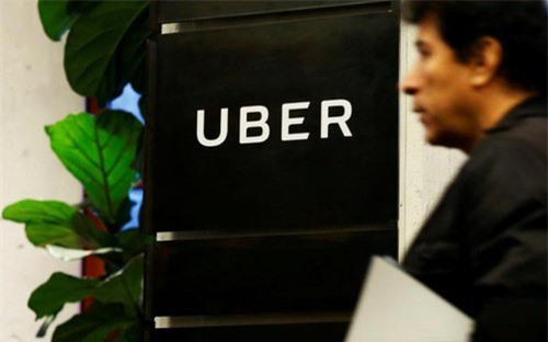 Uber kinh doanh thua lỗ, Giám đốc tài chính thôi việc