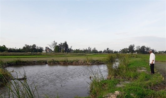 Kích điện đánh cá, nam sinh lớp 9 tử vong dưới hồ