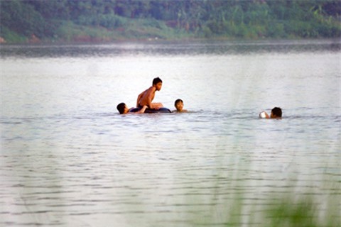 Lao xuống sông cứu ông, cả 4 ông cháu chết đuối