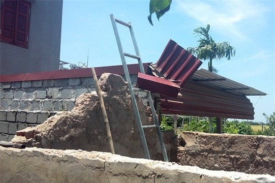 Mâu thuẫn khi sửa chuồng gà, anh trai bị em ruột chém tử vong