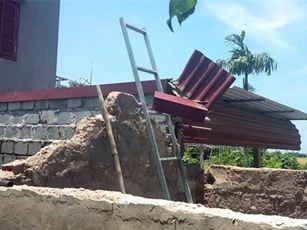 Mâu thuẫn khi sửa chuồng gà, anh trai bị em ruột chém tử vong
